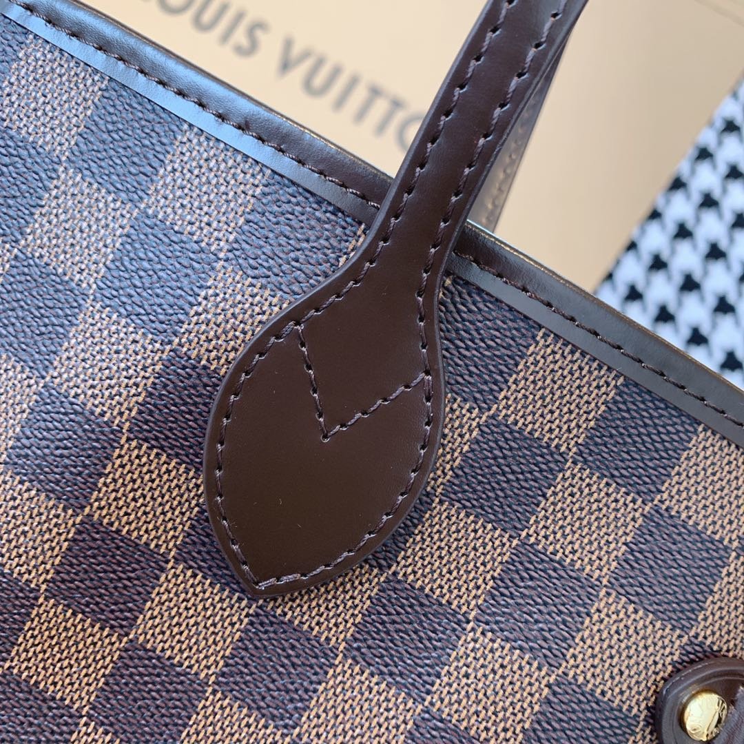 Pre-Loved LV NEVERFULL MM Damier Ebene Tote