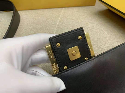Pre-Loved FENDI BAGUETTE LARGE
