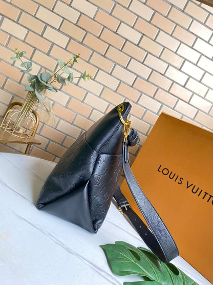 Pre-Loved Louis Vuitton MAIDA HOBO