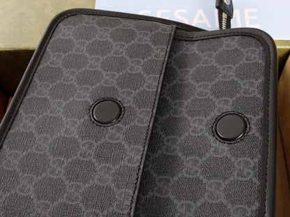 Pre-Loved GUCCI Messenger bag Black with Interlocking G