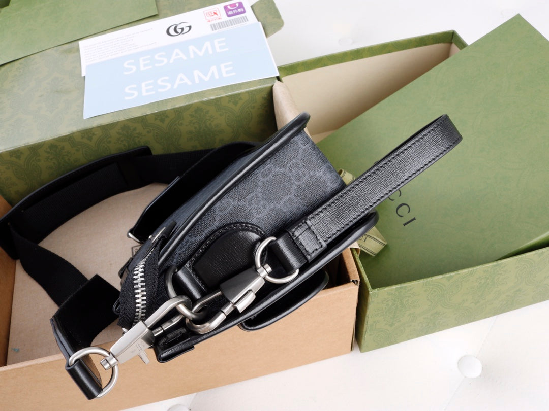 Pre-Loved GUCCI Messenger bag Black with Interlocking G