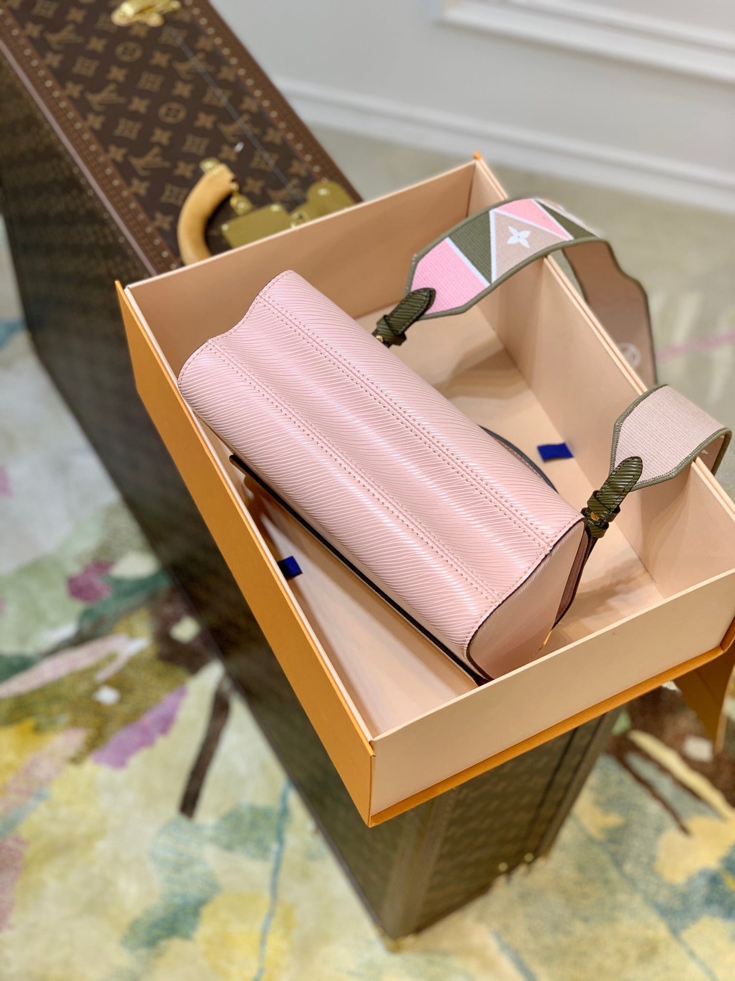 Pre-Loved LV TWIST MINI PINK