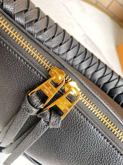Pre-Loved Louis Vuitton MAIDA HOBO