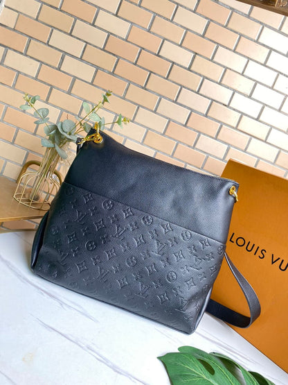 Pre-Loved Louis Vuitton MAIDA HOBO