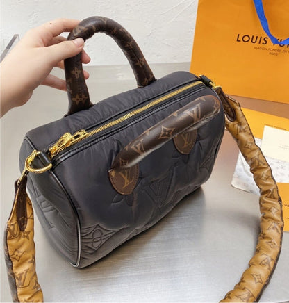 Woman LV speedy  handbag