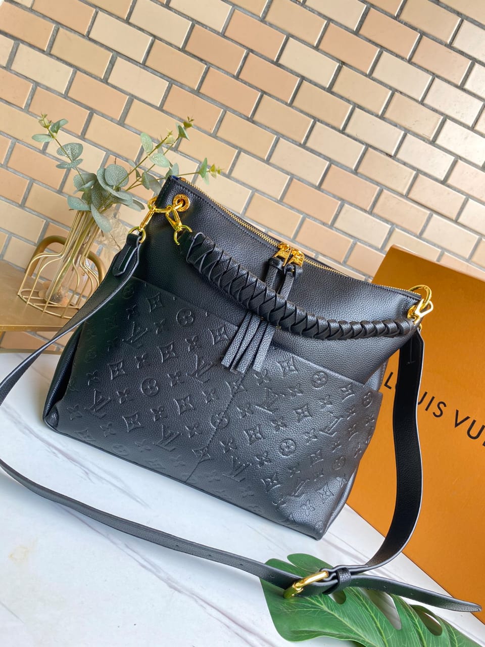 Pre-Loved Louis Vuitton MAIDA HOBO