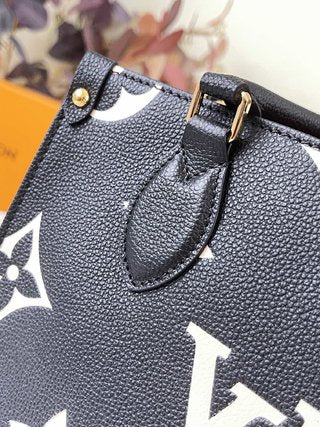 Pre-Loved LOUIS VUITTON Empreinte Monogram Giant Onthego MM Black