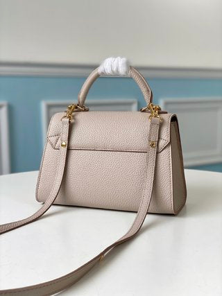 Pre-Loved LV Twist One Handle PM