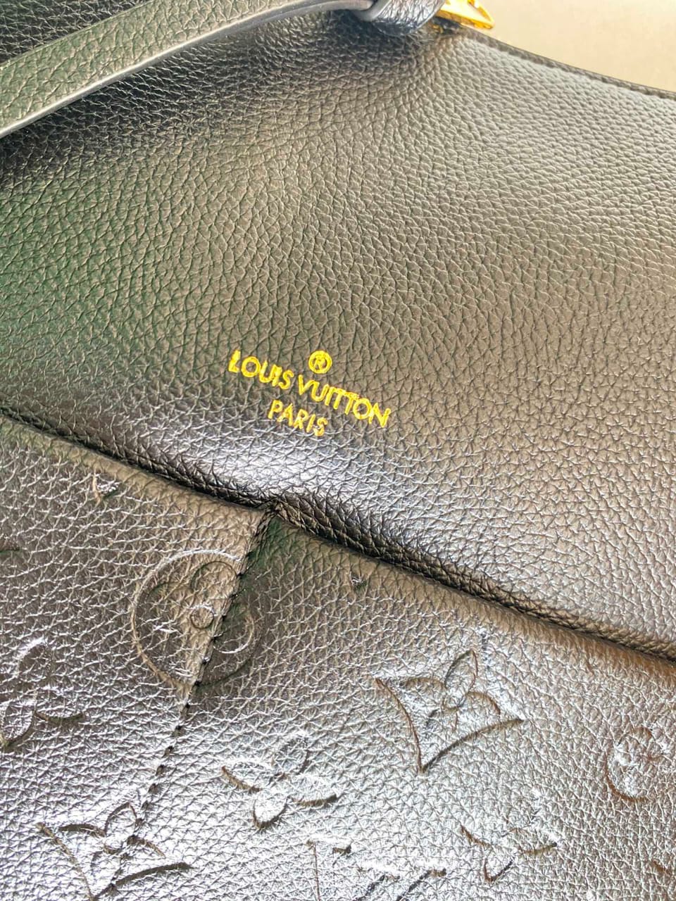 Pre-Loved Louis Vuitton MAIDA HOBO