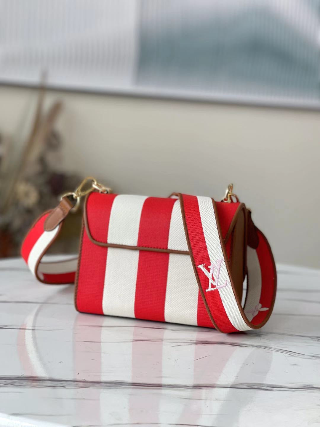 Pre-Loved LV TWIST MM RED