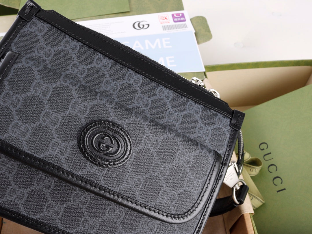 Pre-Loved GUCCI Messenger bag Black with Interlocking G